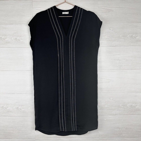 Vince Black Shift Dress Size 4 Cap Sleeve V-Neck Embroidered Pleated Front - Picture 2 of 16